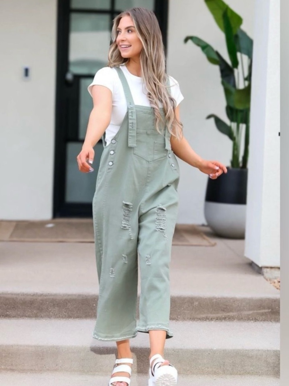🍃 💚Fehrnvi Ripped Sage Green Denim Overalls💚🍃